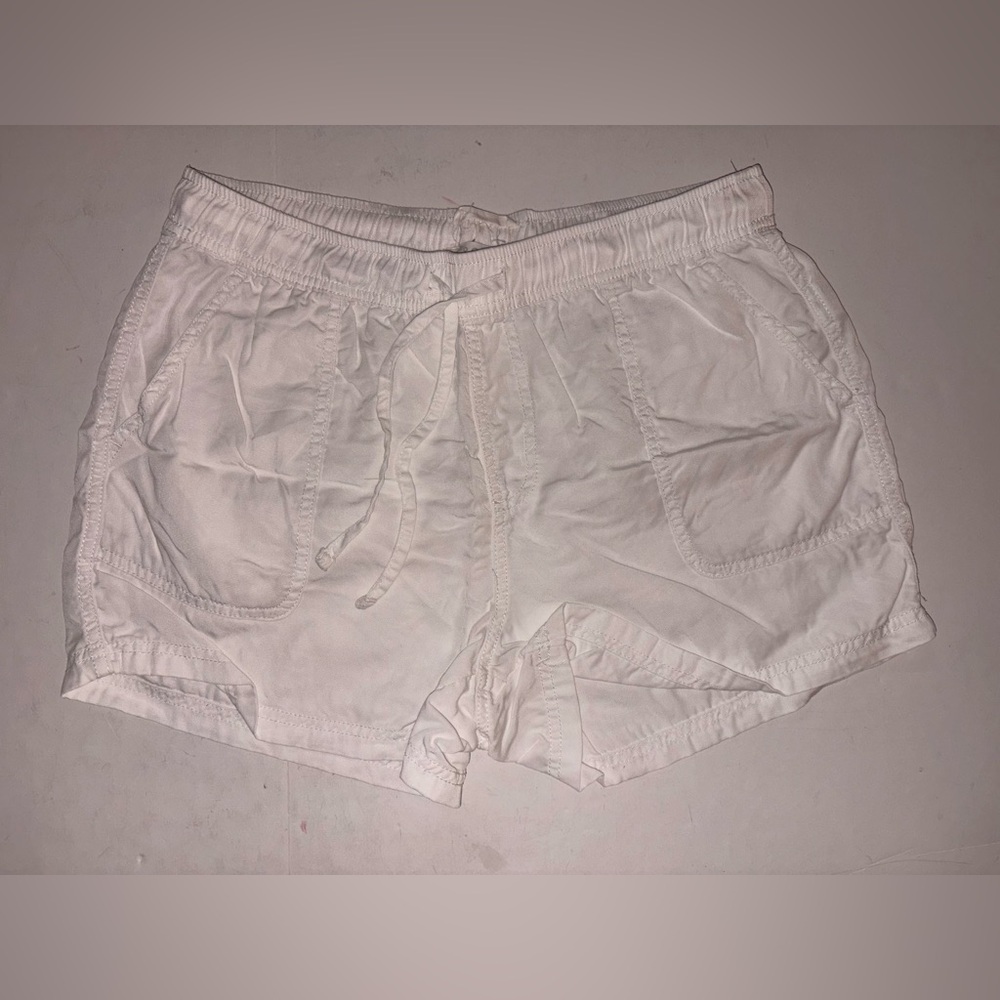 C&C California size M white shorts